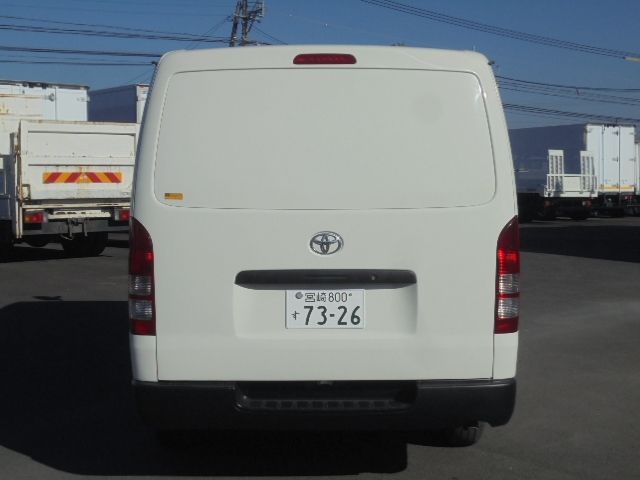 TOYOTA HIACE VAN 2WD 2010 Image 31