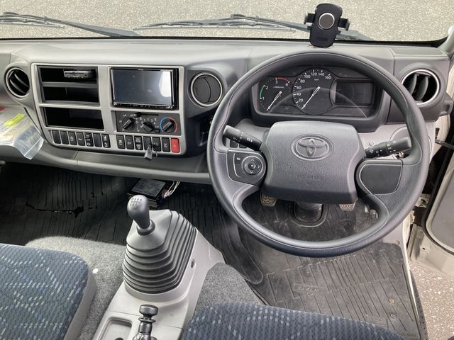 TOYOTA DYNA 2019 Image 31