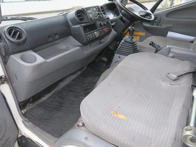 HINO DUTRO 2017 Image 31