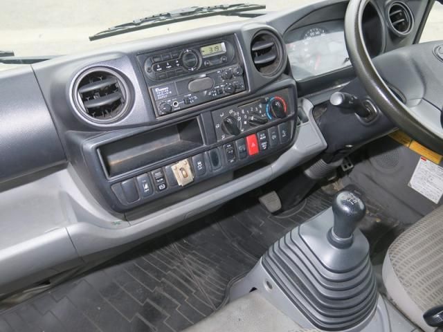 HINO DUTRO 2017 Image 31