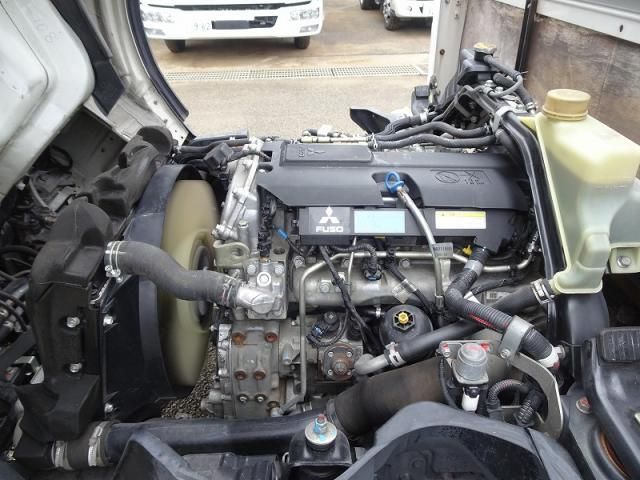 MITSUBISHI CANTER 2017 Image 31