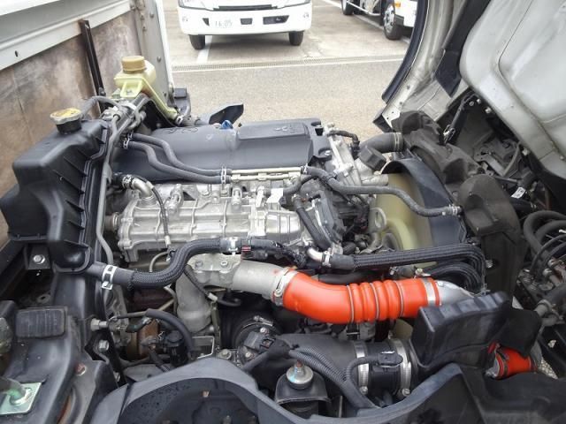 MITSUBISHI CANTER 2017 Image 31