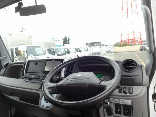 MITSUBISHI CANTER 2017 Image 31