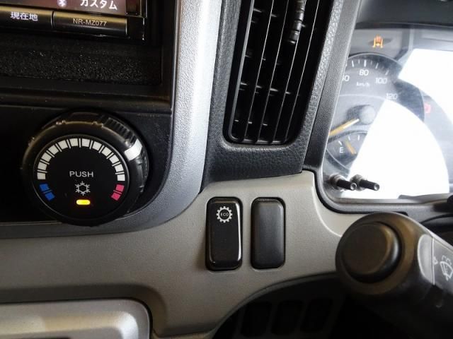 MITSUBISHI CANTER 2017 Image 31