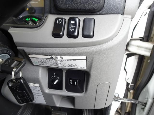 MITSUBISHI CANTER 2017 Image 31