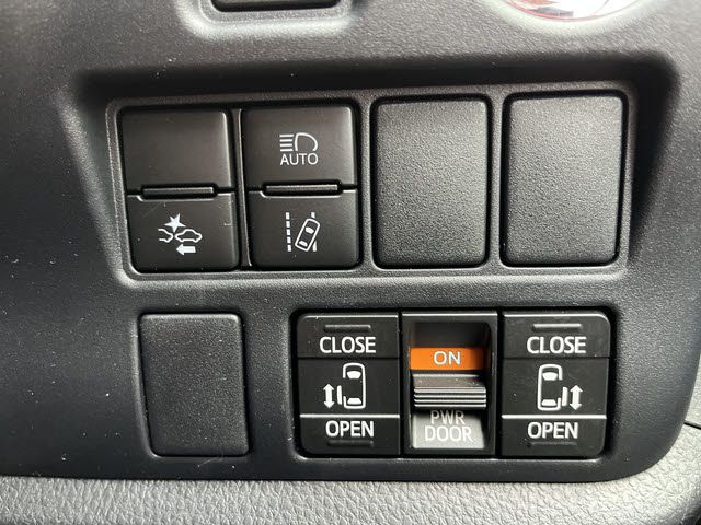 TOYOTA VOXY 2020 Image 31