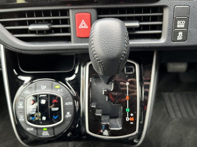 TOYOTA VOXY 2020 Image 31