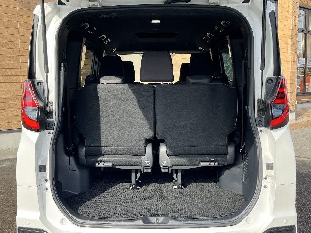 TOYOTA NOAH 4WD 2023 Image 31