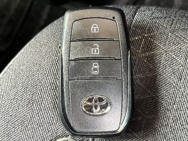 TOYOTA NOAH 4WD 2023 Image 31