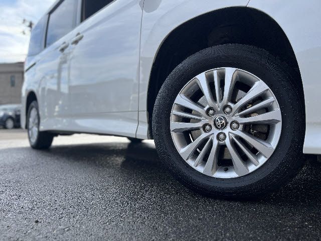 TOYOTA NOAH 4WD 2023 Image 31