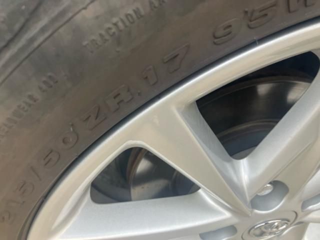 TOYOTA PRIUS ALPHA 2012 Image 31