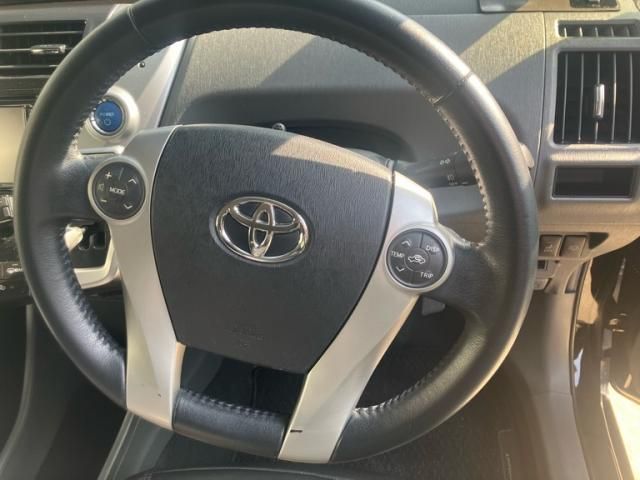 TOYOTA PRIUS ALPHA 2012 Image 31