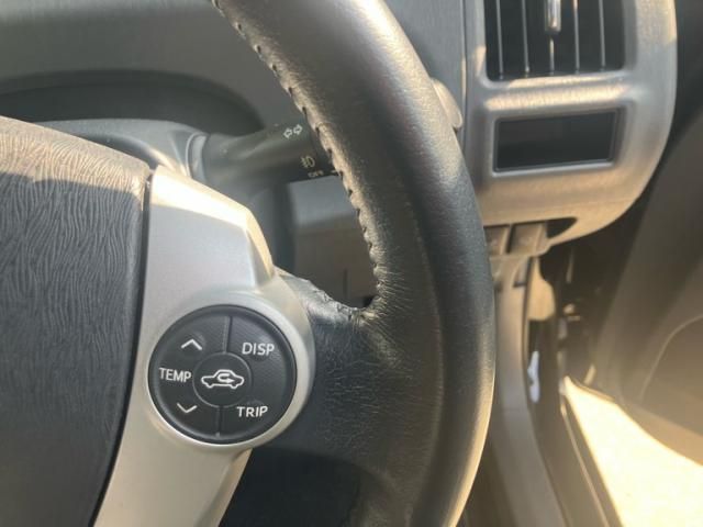 TOYOTA PRIUS ALPHA 2012 Image 31