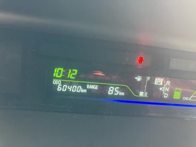 TOYOTA PRIUS ALPHA 2012 Image 31