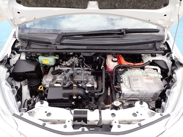 TOYOTA VITZ HYBRID 2018 Image 31