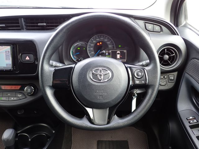 TOYOTA VITZ HYBRID 2018 Image 31