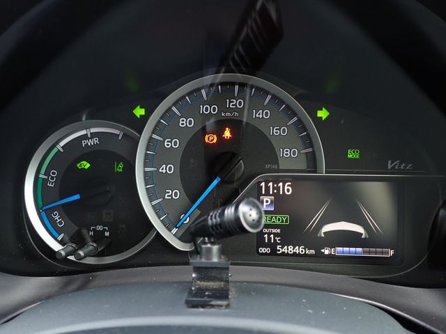 TOYOTA VITZ HYBRID 2018 Image 31