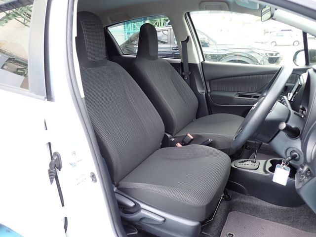 TOYOTA VITZ HYBRID 2018 Image 31