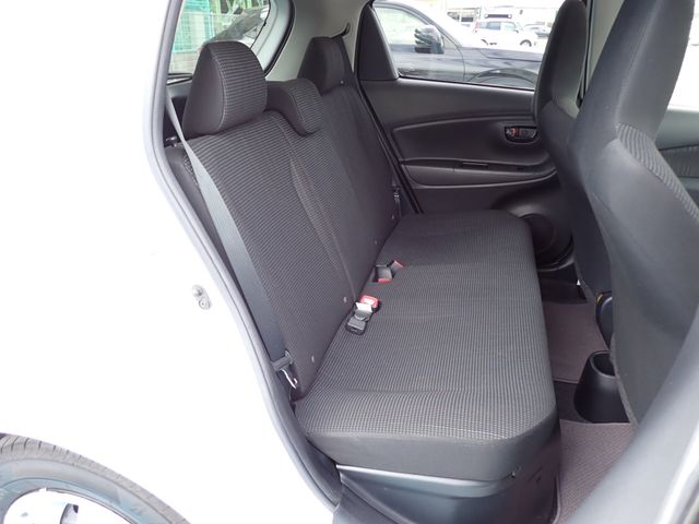 TOYOTA VITZ HYBRID 2018 Image 31