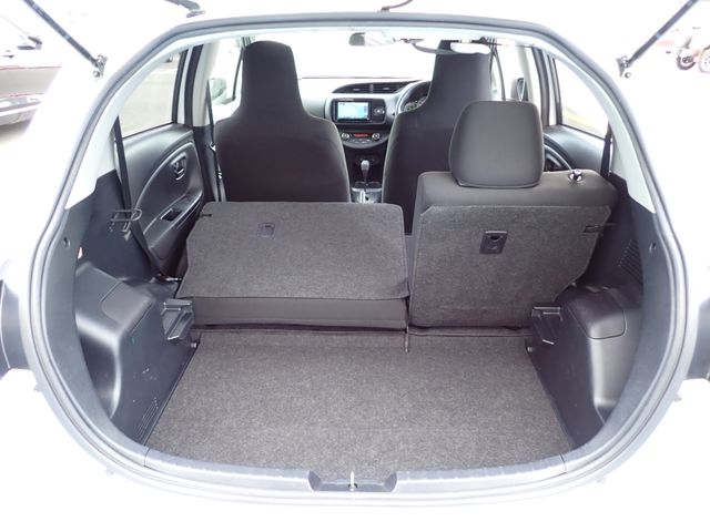 TOYOTA VITZ HYBRID 2018 Image 31