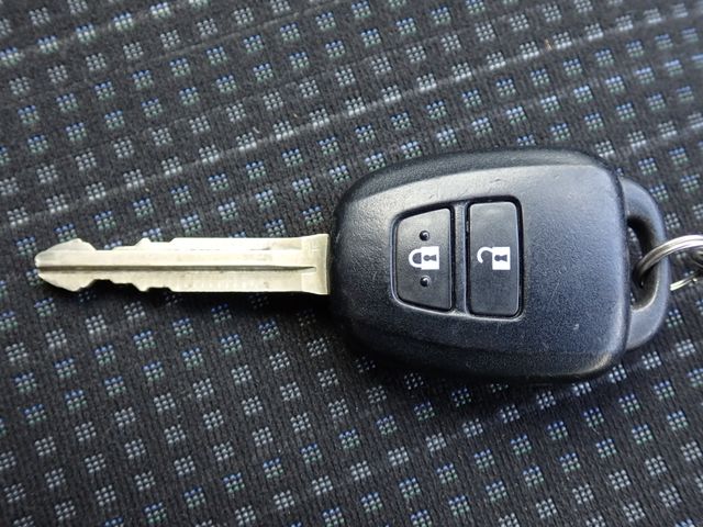 TOYOTA VITZ HYBRID 2018 Image 31