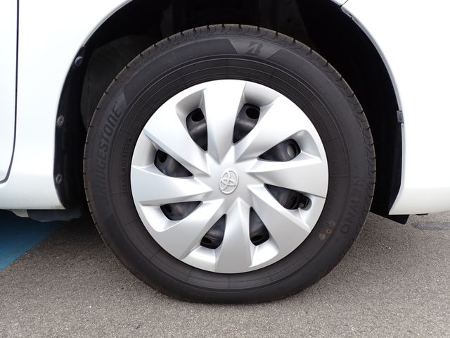 TOYOTA VITZ HYBRID 2018 Image 31