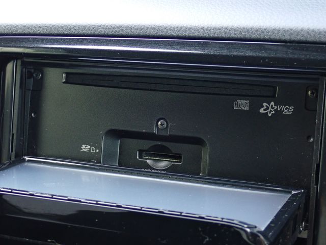 TOYOTA VITZ HYBRID 2018 Image 31