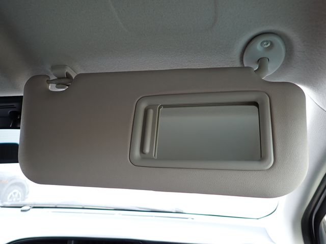 TOYOTA VITZ HYBRID 2018 Image 31