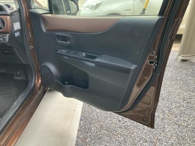 TOYOTA VITZ 2012 Image 31