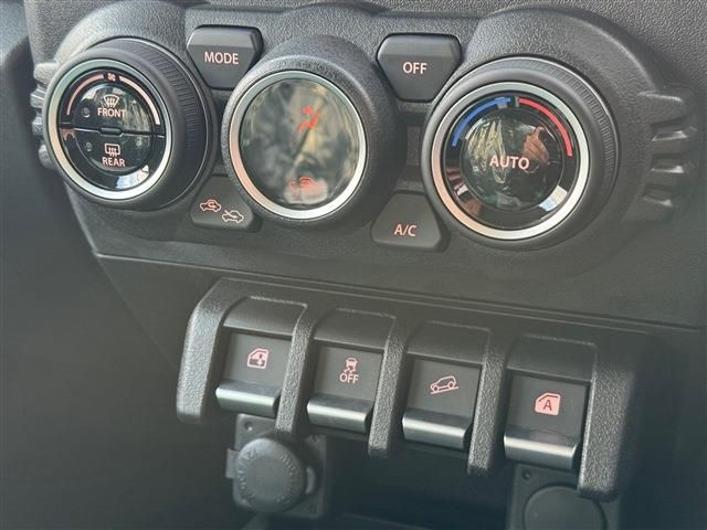 SUZUKI JIMNY NOMADE 2025 Image 31