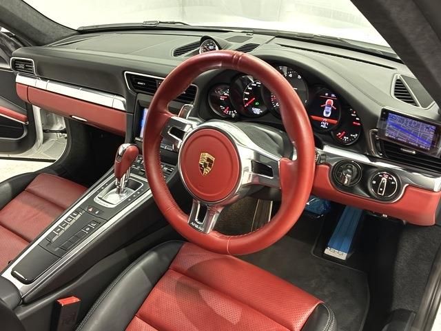 PORSCHE 911 2014 Image 31