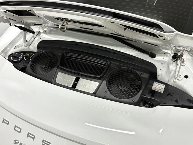 PORSCHE 911 2014 Image 31