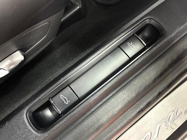 PORSCHE 911 2014 Image 31