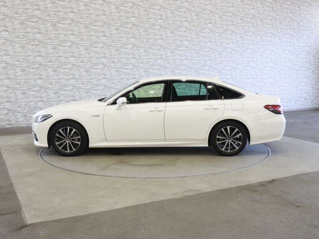 TOYOTA CROWN SEDAN HYBRID 2019 Image 31