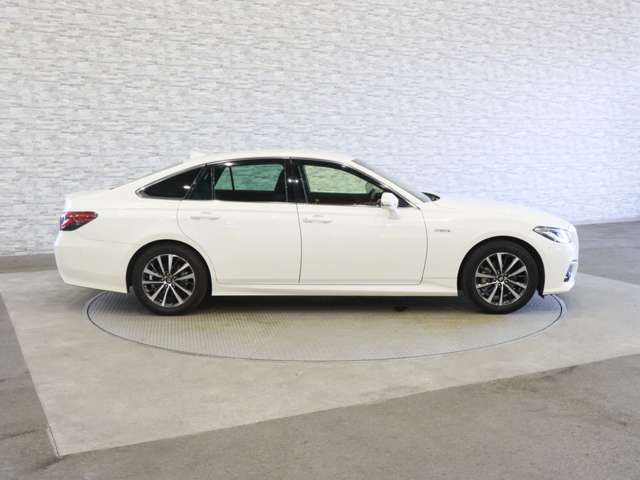 TOYOTA CROWN SEDAN HYBRID 2019 Image 31