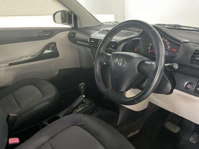 TOYOTA IQ 2013 Image 31