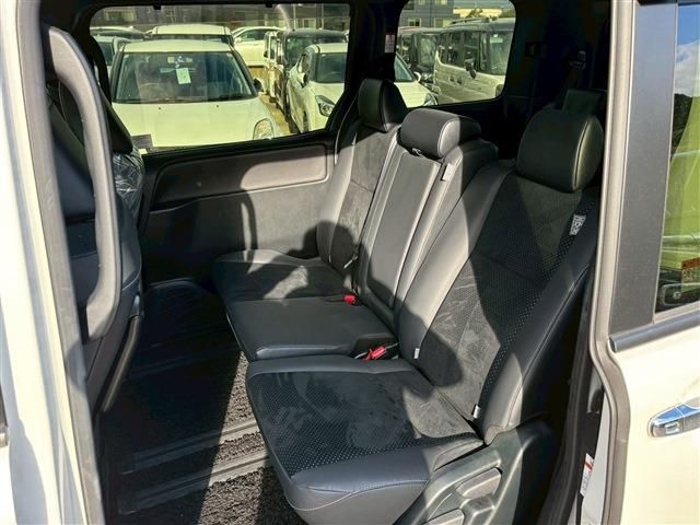 TOYOTA VOXY 2021 Image 31