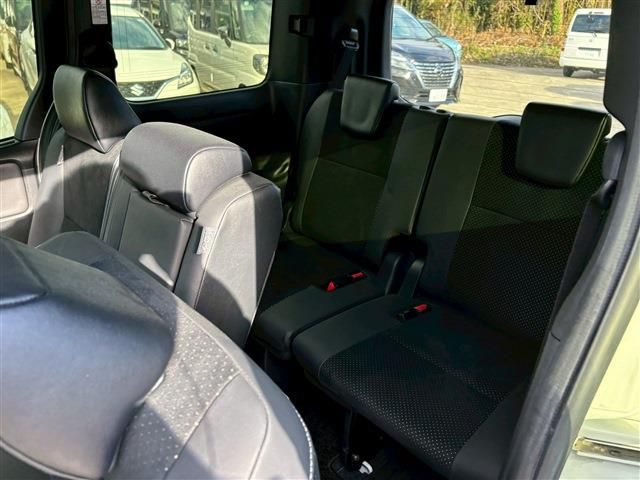 TOYOTA VOXY 2021 Image 31