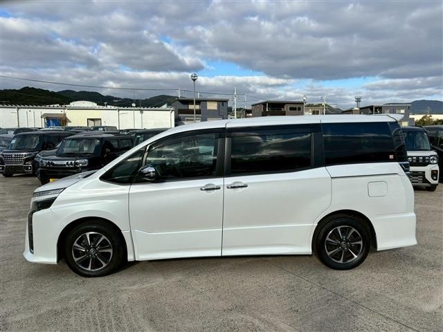 TOYOTA VOXY 2021 Image 31