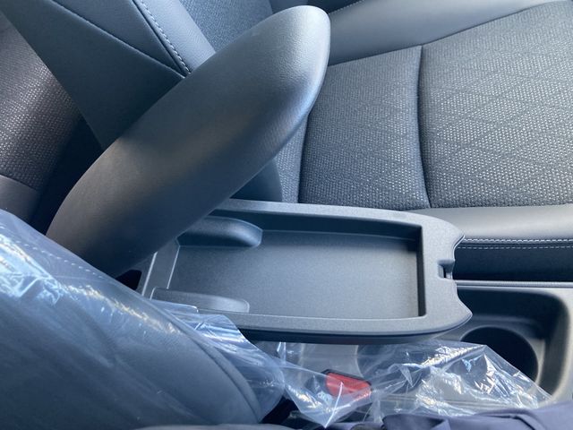 TOYOTA YARIS CROSS HYBRID 2025 Image 31