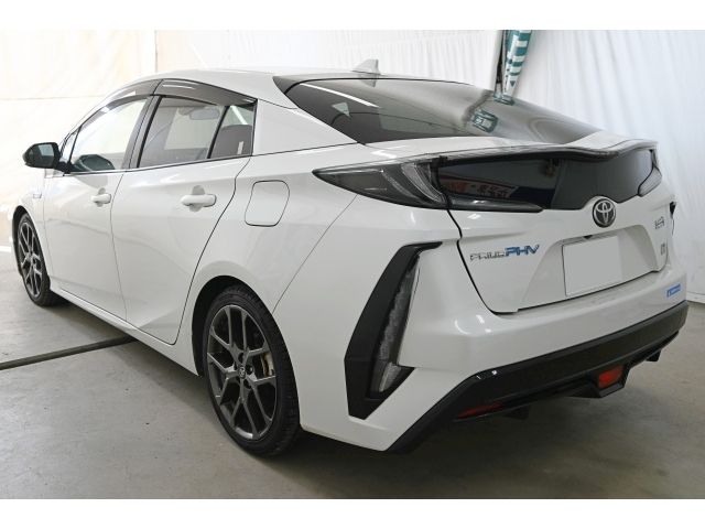 TOYOTA PRIUS PHV 2019 Image 31