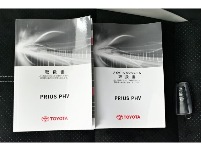 TOYOTA PRIUS PHV 2019 Image 31