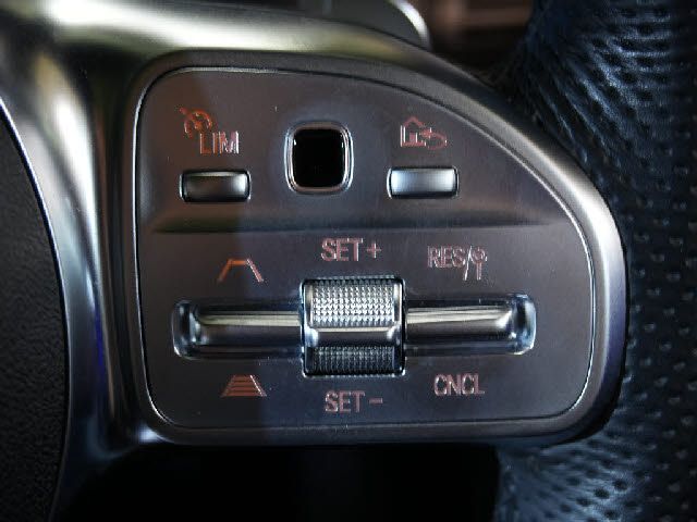 MERCEDES BENZ GLC CL 2019 Image 31