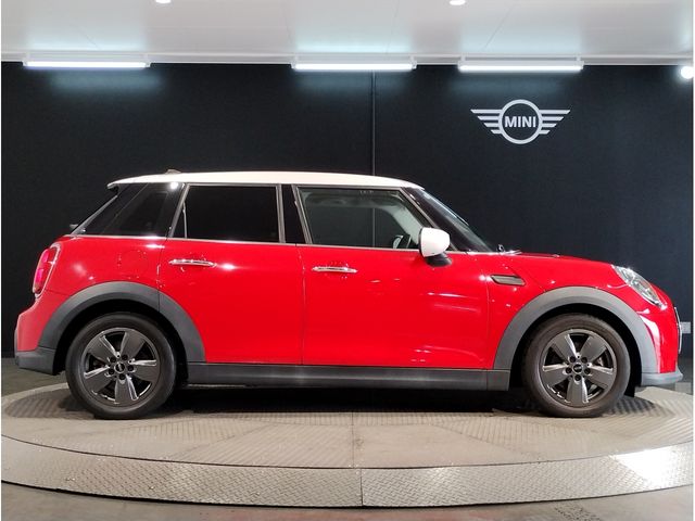 BMW MINI COOPER D 5DOOR 2021 Image 31