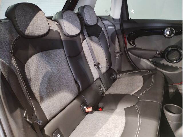 BMW MINI COOPER D 5DOOR 2021 Image 31