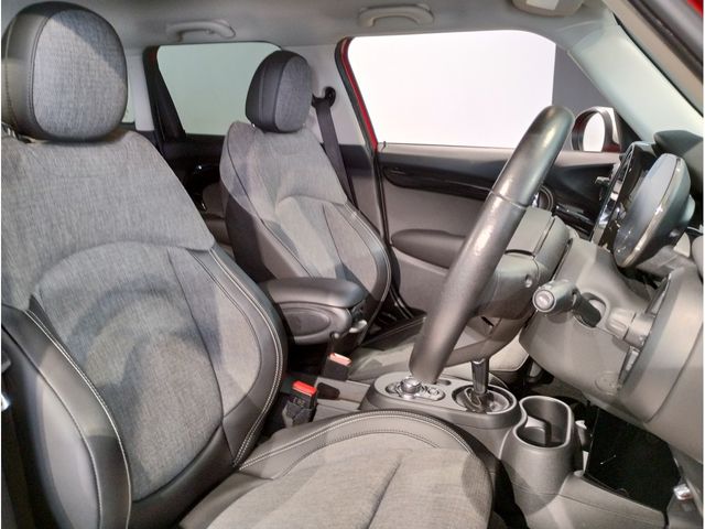 BMW MINI COOPER D 5DOOR 2021 Image 31