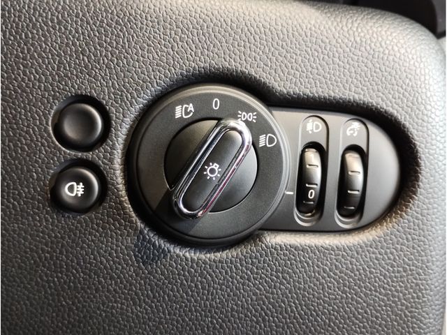 BMW MINI COOPER D 5DOOR 2021 Image 31