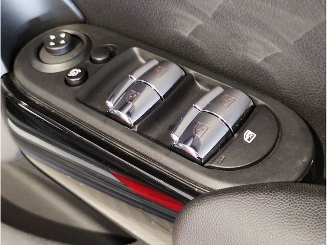 BMW MINI COOPER D 5DOOR 2021 Image 31