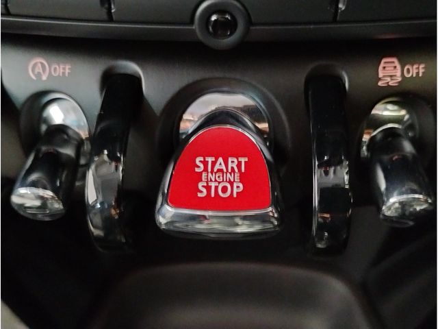 BMW MINI COOPER D 5DOOR 2021 Image 31