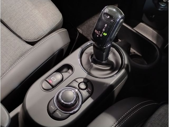 BMW MINI COOPER D 5DOOR 2021 Image 31